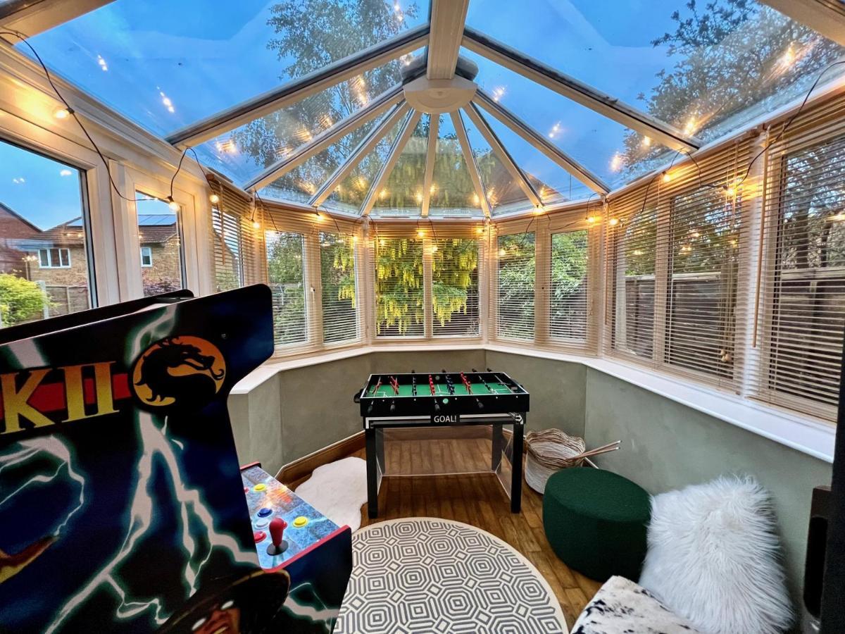 4-Bed Cotswold Getaway With Hot Tub & Gaming Room Churchdown Buitenkant foto