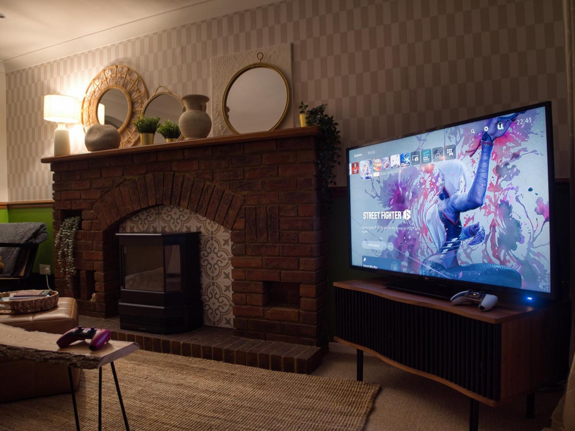 4-Bed Cotswold Getaway With Hot Tub & Gaming Room Churchdown Buitenkant foto